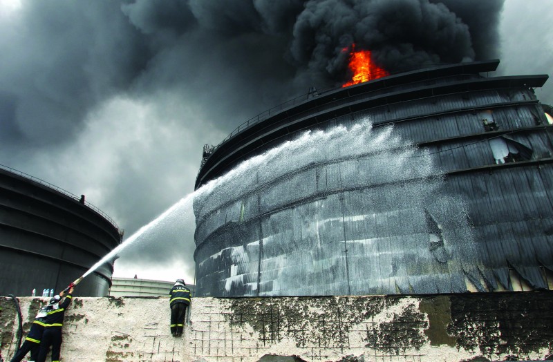 大連輸油管線爆炸事故 明火撲滅與海洋生態危機